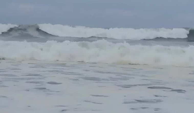 Persistirán las lluvias intensas y el fuerte oleaje en la costa de Chiapas tras afectaciones en Mapastepec