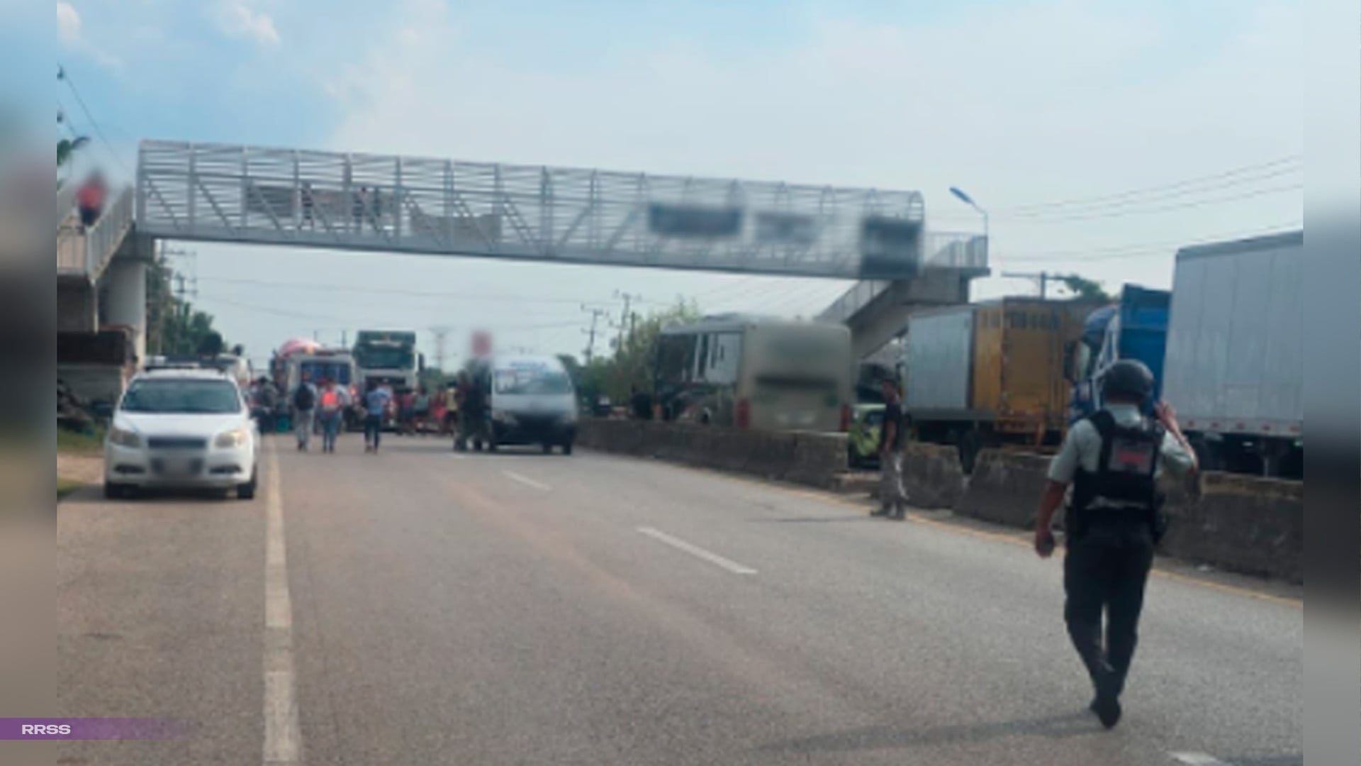 ¡Carretera bloqueada! Manifestantes cierran por completo la vía Villahermosa-Teapa en Playas del Rosario, Tabasco