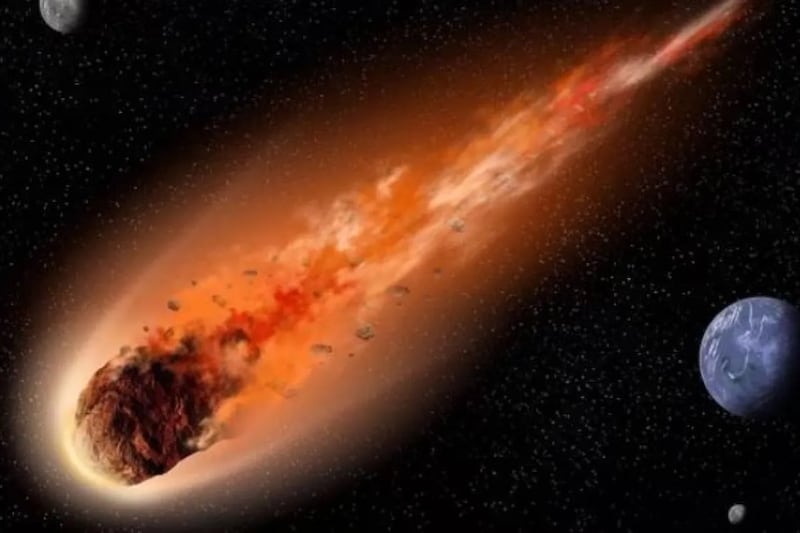 Animación de cometa pasando por el cosmos con la Tierra de fondo