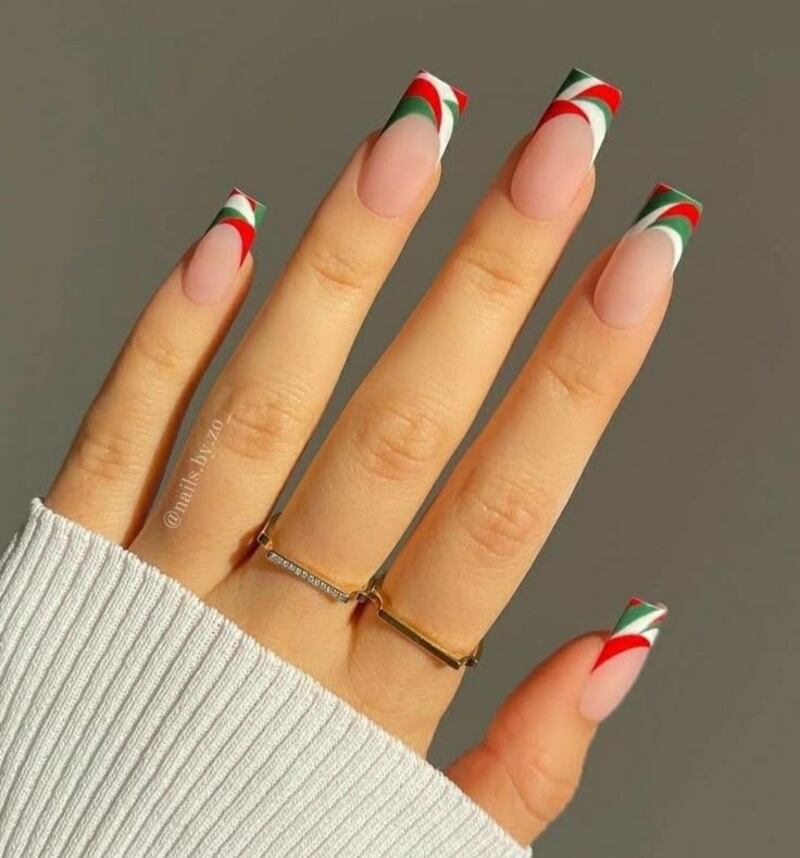 Uñas mes patrio (3).jpg