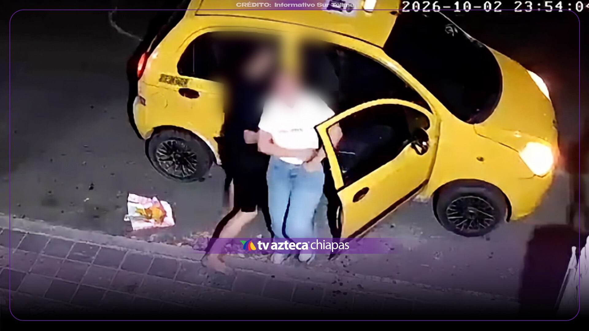 ¡En plena calle! CÁMARA capta a taxista golpeando a una mujer que presuntamente es su pareja